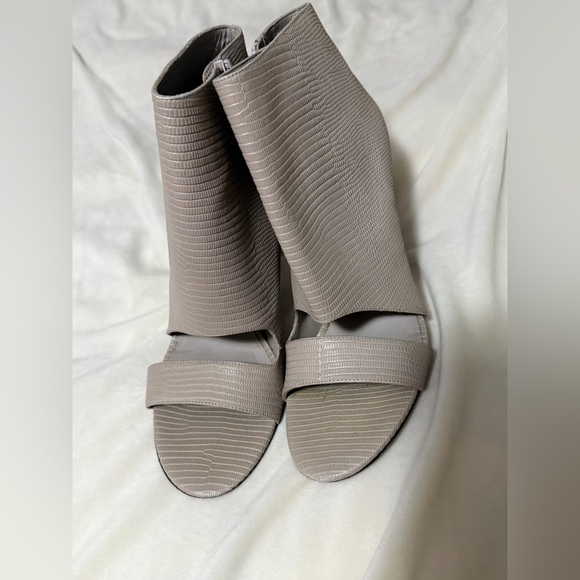 Vince Sansa grey ankle open toe bootie heels 8.5 NEW - Picture 3 of 7